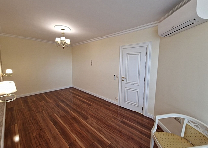 Luksusowy trzypokojowy apartament z kominkiem w Burgas. Zdjęcie 7 Luksusowy trzypokojowy apartament z kominkiem w Burgas. Zdjęcie 7