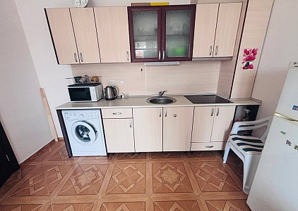 One bedroom apartment in a nice family complex. Photo 10