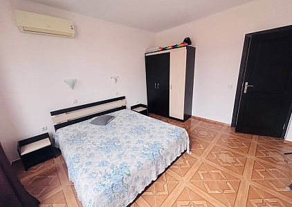 One bedroom apartment in a nice family complex. Photo 14