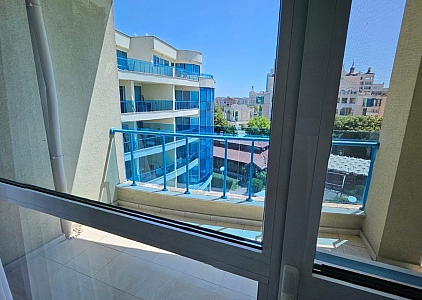 Простора трикімнатна квартира в Поморії. Фото 8