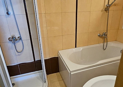 Простора трикімнатна квартира в Поморії. Фото 12