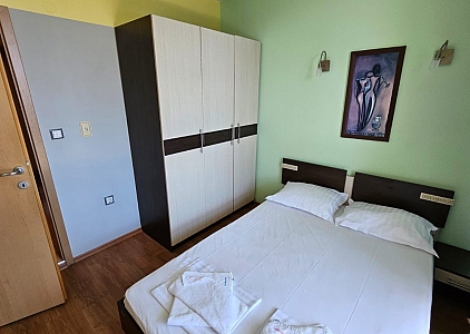 Простора трикімнатна квартира в Поморії. Фото 6