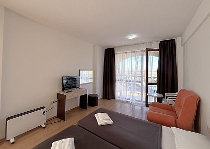 Prostorný byt v dobrém komplexu. Foto 8