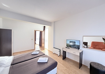 Prostorný byt v dobrém komplexu. Foto 7