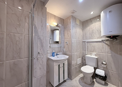 Prostorný byt v dobrém komplexu. Foto 11