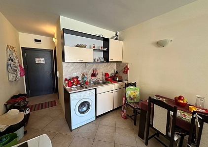 Студия с видом на бассейн в жилом комплексе. Фото 8