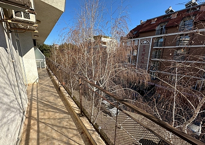 Квартира с тремя спальнями в тихом районе. Фото 12