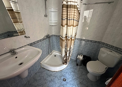 Квартира с тремя спальнями в тихом районе. Фото 13