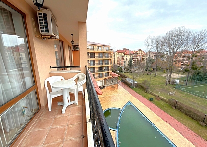 Квартира с видом на бассейн в ухоженном комплексе. Фото 3