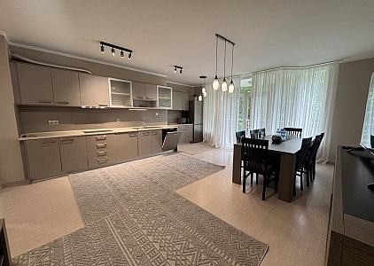 Trzypokojowy apartament z widokiem na morze w pierwszej linii zabudowy kompleksu Oasis. Zdjęcie 2
