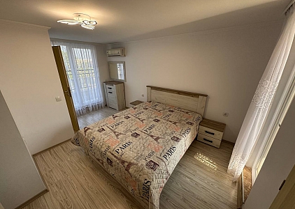 Prostorný apartmán s výhledem na bazén ve skvělém komplexu. Foto 22