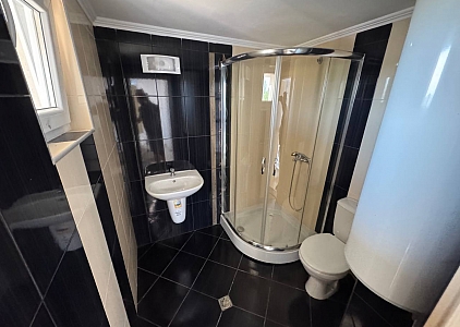 Prostorný apartmán s výhledem na bazén ve skvělém komplexu. Foto 33