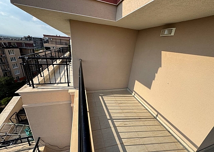 Prostorný apartmán s výhledem na bazén ve skvělém komplexu. Foto 24