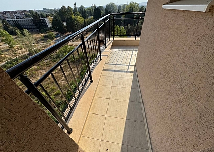 Prostorný apartmán s výhledem na bazén ve skvělém komplexu. Foto 25