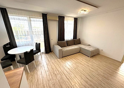 Prostorný apartmán s výhledem na bazén ve skvělém komplexu. Foto 6
