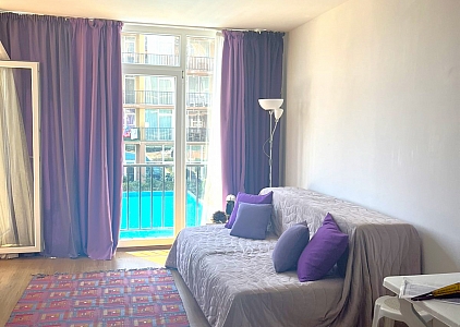 Przestronne studio z meblami. Zdjęcie 2