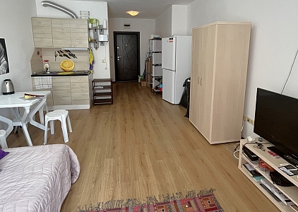 Przestronne studio z meblami. Zdjęcie 3