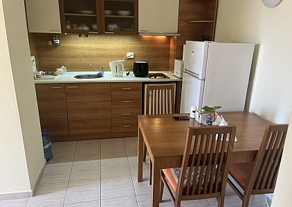 Spacious apartment with pool view. Photo 2