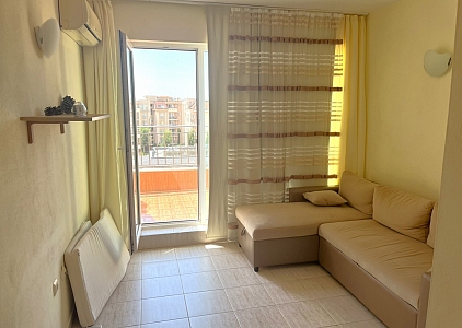 Spacious apartment with pool view. Photo 3