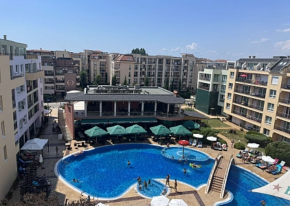 Spacious apartment with pool view. Photo 11