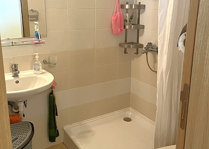 Spacious apartment with pool view. Photo 6