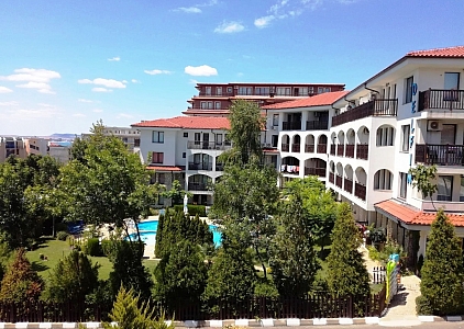 Spacious one bedroom apartment with beautiful pool view!. Photo 1