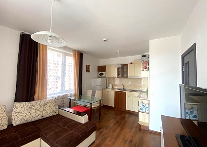 Two-room apartment 350 meters from the sea overlooking the pool. Photo 9