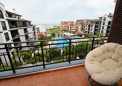 Квартира на первой линии в комплексе Роуз Гарденс Поморие. Photo 2