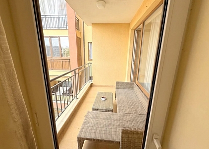 Apartment with pool view in a large complex. Photo 9