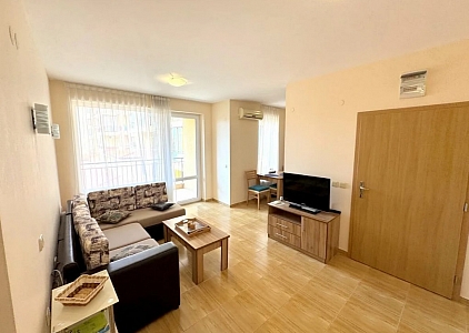 Apartment with pool view in a large complex. Photo 2