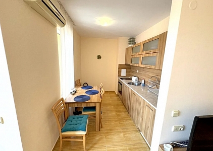 Apartment with pool view in a large complex. Photo 15