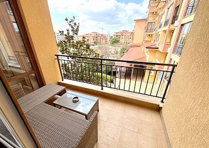 Apartment with pool view in a large complex. Photo 5