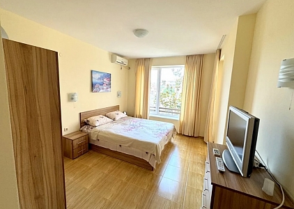 Apartment with pool view in a large complex. Photo 4
