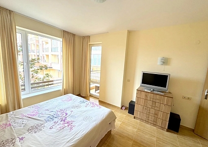 Apartment with pool view in a large complex. Photo 14