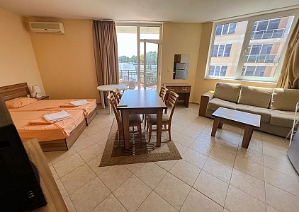 Przestronne studio z widokiem na morze, tuż przy plaży. Zdjęcie 3