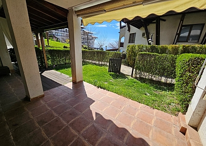 Apartment with sea view and lawn on the first line. Photo 4