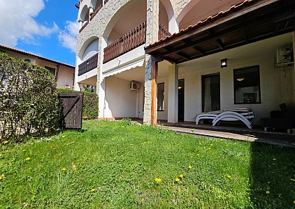 Apartment with sea view and lawn on the first line. Photo 3