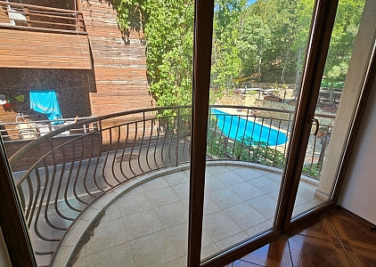 Apartmán s výhledem na moře v budově bez poplatků za údržbu. Foto 12