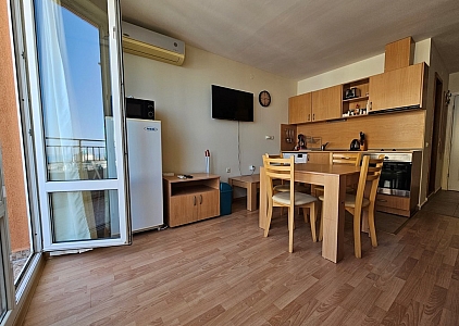 Przestronne studio z widokiem na morze w dużym kompleksie. Zdjęcie 13 Przestronne studio z widokiem na morze w dużym kompleksie. Zdjęcie 13