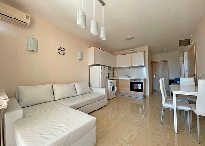 Duży piękny apartament z widokiem na morze w pobliżu plaży. Zdjęcie 2