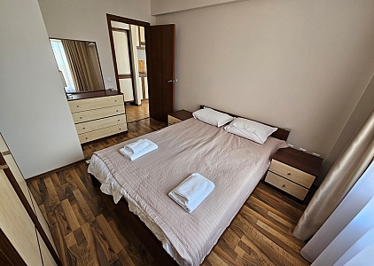 Apartment mit Poolblick in einer Wohnanlage. Foto 3