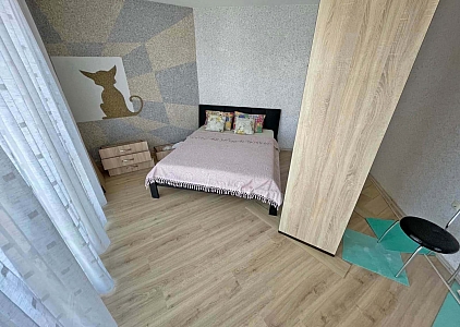Große Wohnung mit neuen Möbeln in einer ausgezeichneten Anlage. Foto 12