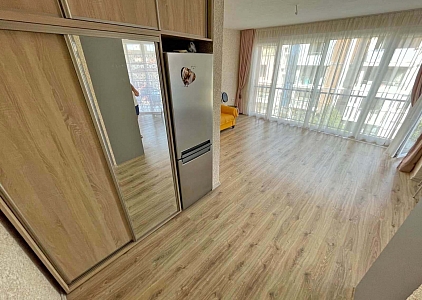 Große Wohnung mit neuen Möbeln in einer ausgezeichneten Anlage. Foto 10