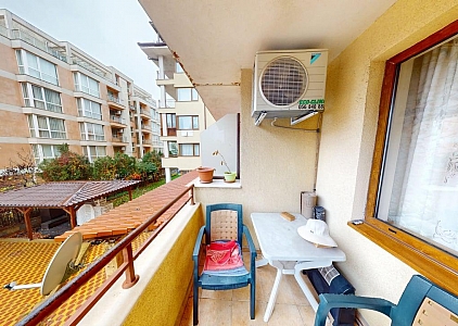 Two-room apartment with a pool view. Photo 14