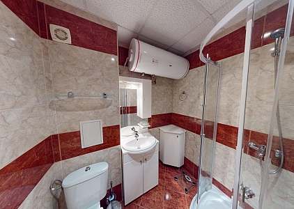 Große Dreizimmerwohnung in einer guten Anlage. Foto 24
