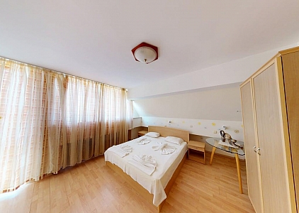 Große Dreizimmerwohnung in einer guten Anlage. Foto 17