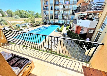 Przytulne studio z widokiem na basen. Zdjęcie 1