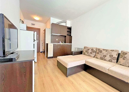 Przytulne studio z widokiem na basen. Zdjęcie 3