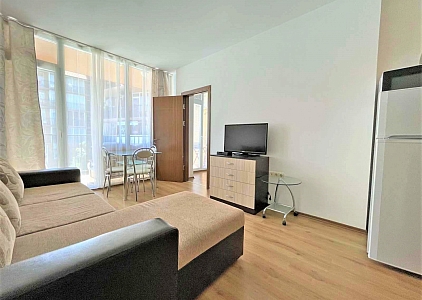 Przytulne studio z widokiem na basen. Zdjęcie 12