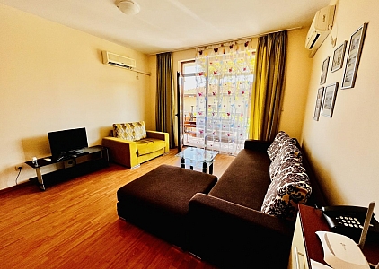 Wiederverkauf im Garden of Eden-Komplex. Foto 2